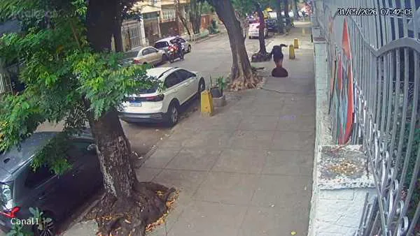Ela só ia trabalhar, mas desapareceu dentro de um bueiro