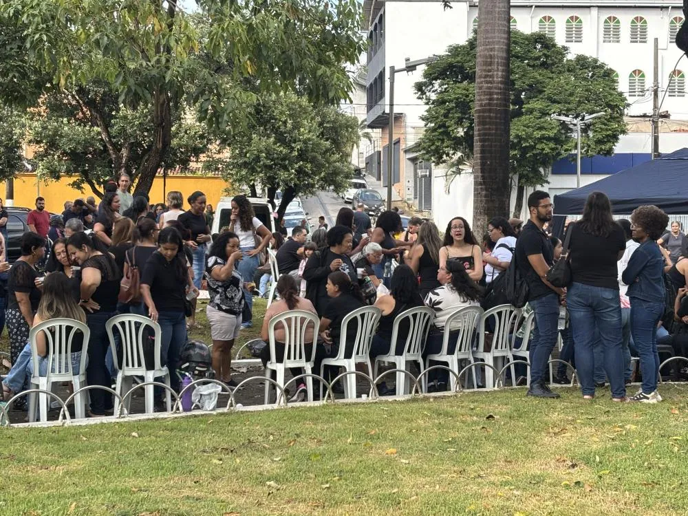 Greve dos servidores de Timóteo acontece neste momento 